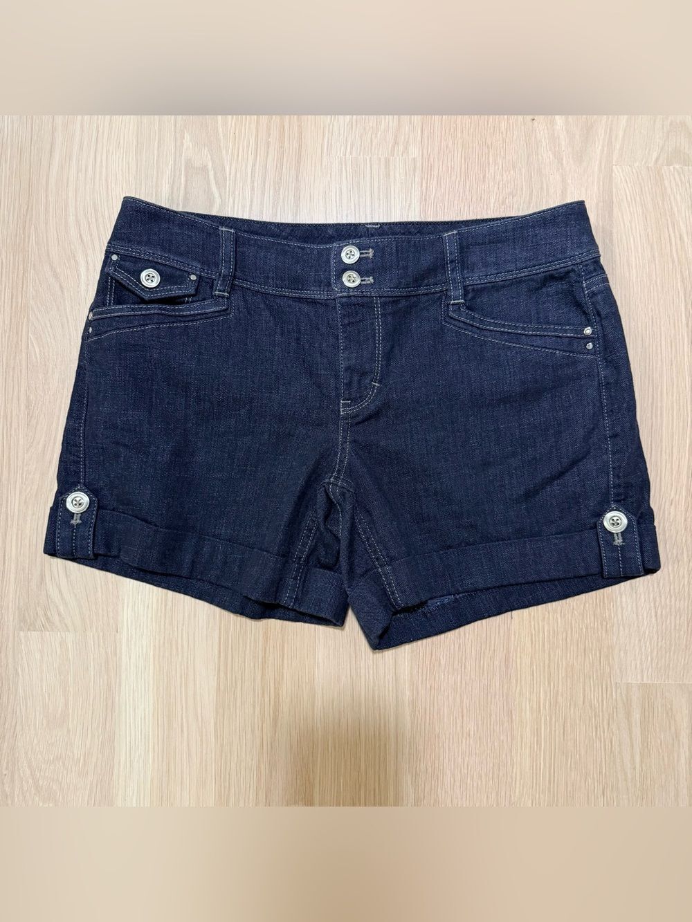 WHITE HOUSE BLACK MARKET Denim Shorts 4.5” Cuffed Mid Rise Black Size 4
